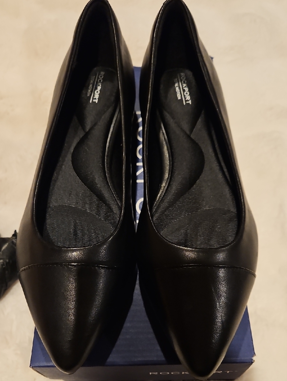Rockport Black Pointed-Toe Leather Flats with Cushioned Insole